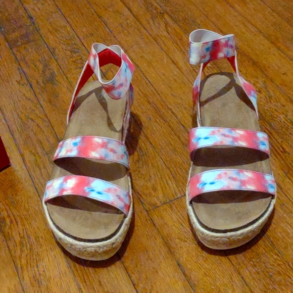 Girls Wedge Sandals - Picture 1 of 3